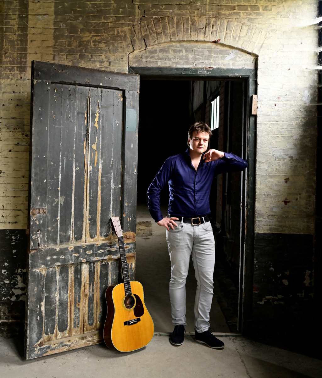 Aron Veninga: Breathing Life into Dutch Storytelling Through Music