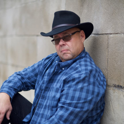 Lorne Riley: From Rock Frontman to Country Music's Rising Star