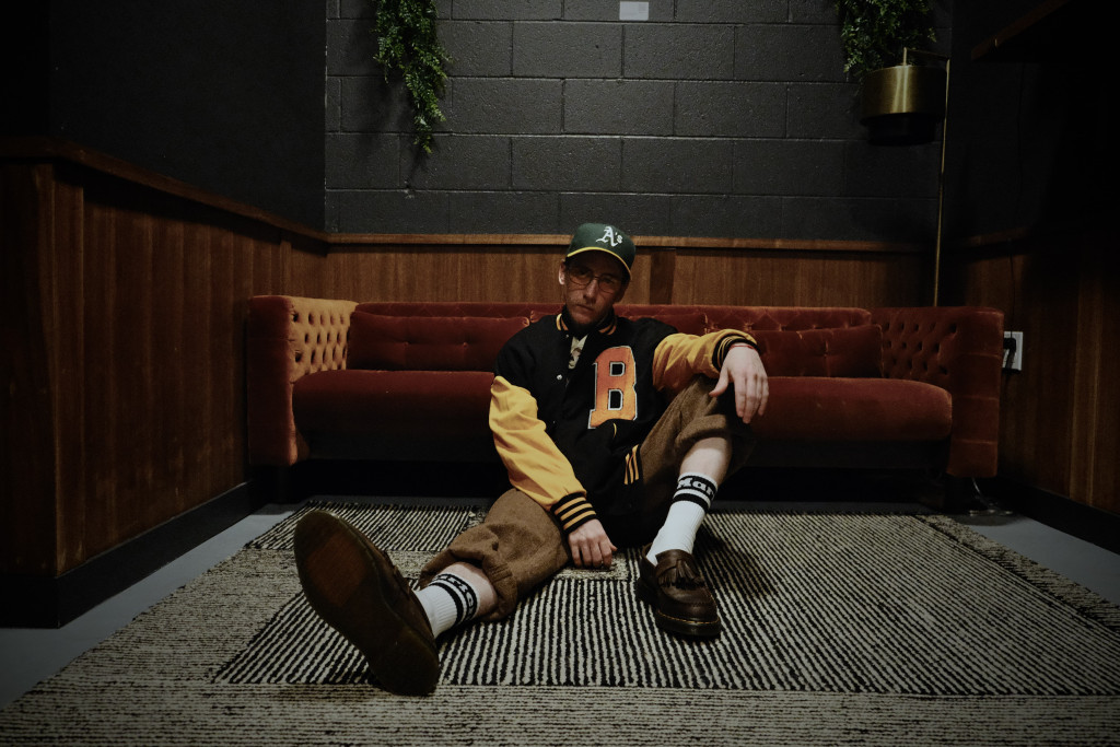 Benet: Bridging Soundscapes in the Indie Music Scene