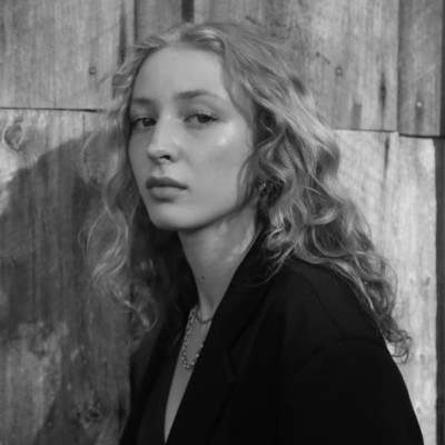 A Young Visionary from Woodstock: Lucinda Jennings Steps Into Her Sound