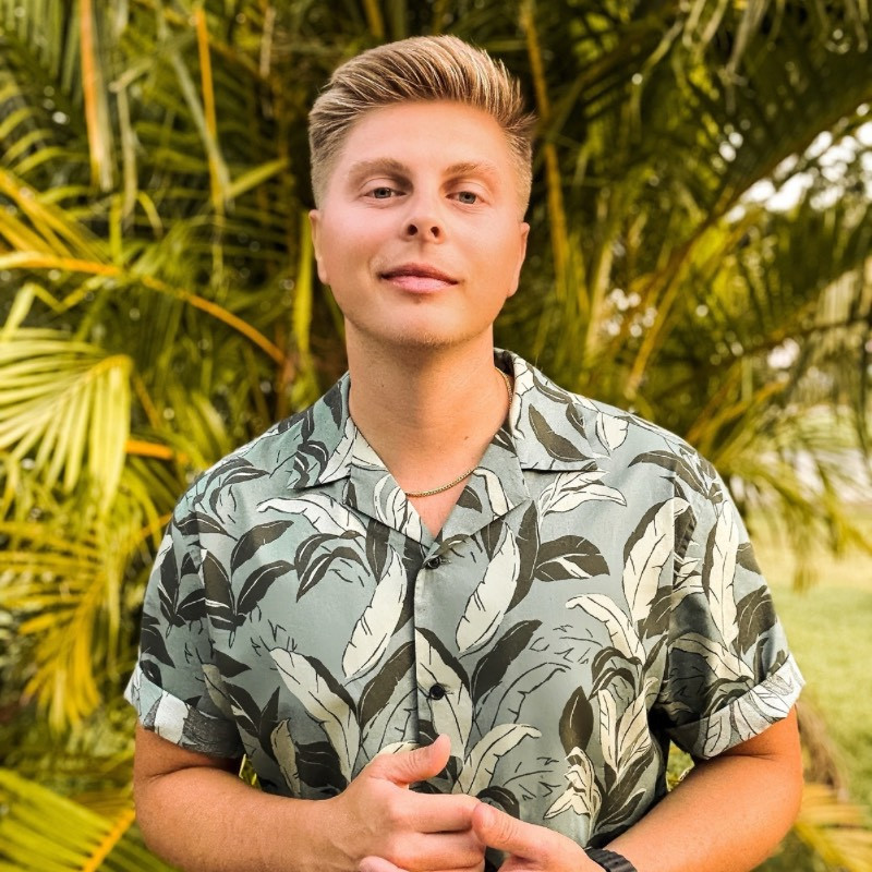 Sasha Hromyk: Crafting Timeless R&B with Global Roots