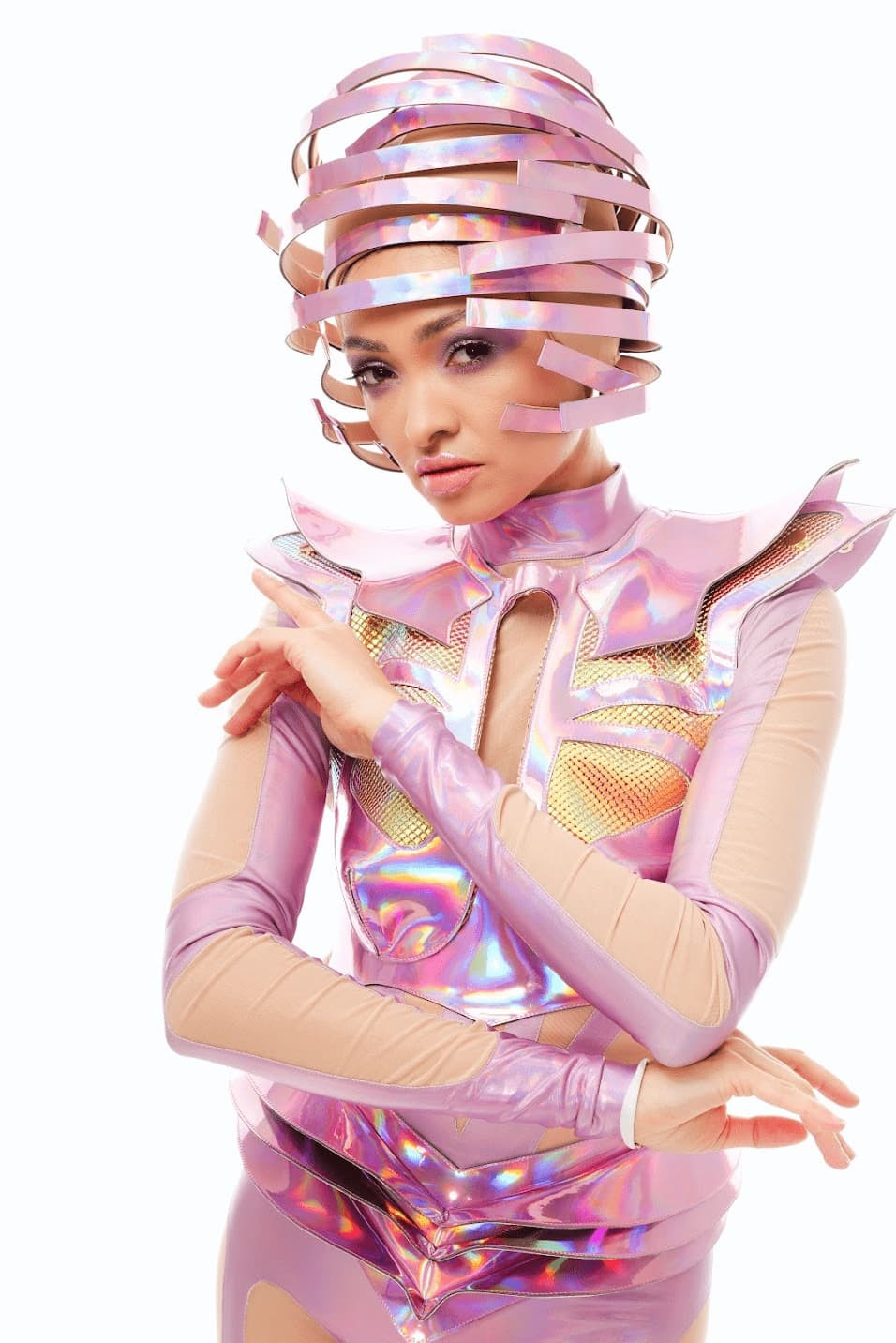 Inessa: Crafting Unique Soundscapes with Dark Pop and New Wave Influences